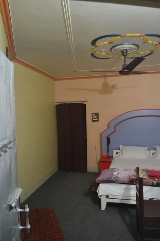 Hotel Sandeep Varanasi Room photo