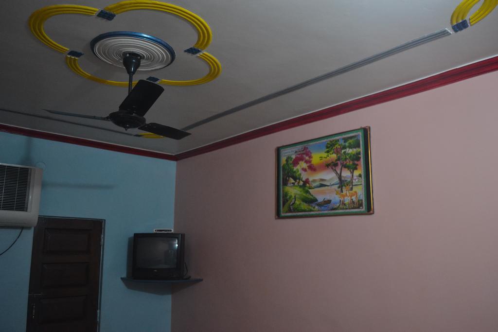 Hotel Sandeep Varanasi Room photo