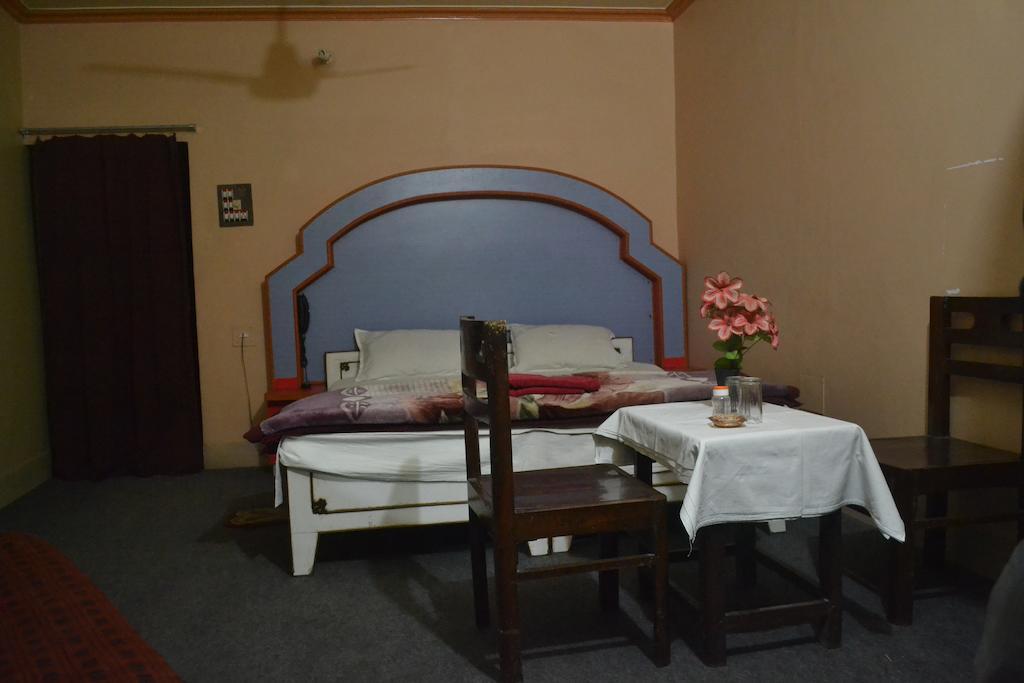 Hotel Sandeep Varanasi Exterior photo